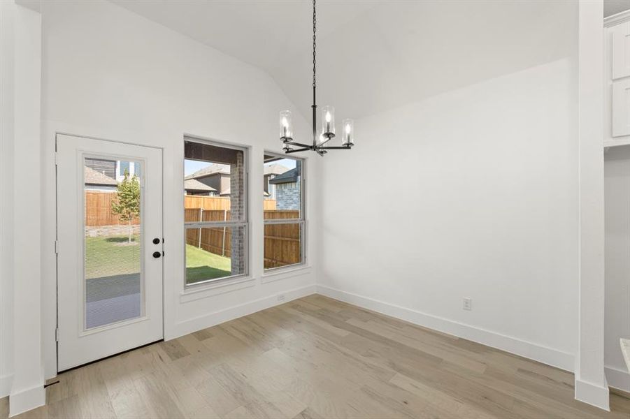 12_13. 5513 Burford - Nook 12_13. 5513 Burford - Nook