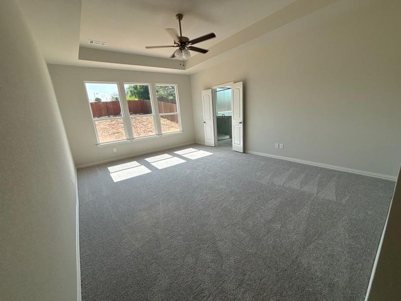 Spacious, unfurnished interior of a new home in Waterford Park, Weatherford (Image 13).