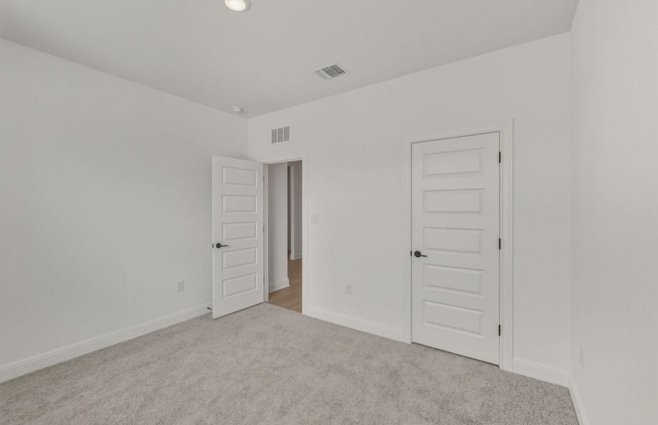 Spacious, unfurnished interior of a new home in Lagos, Manor (Image 39).