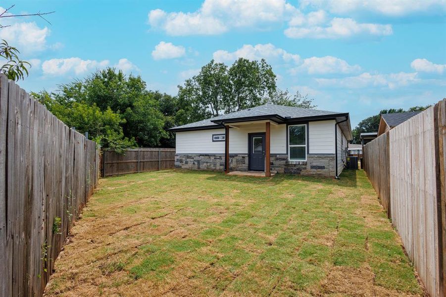 Back of house featuring a lawn