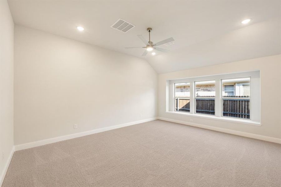 Spacious, unfurnished interior of a new home in Sunset Ridge, Alvarado (Image 19).
