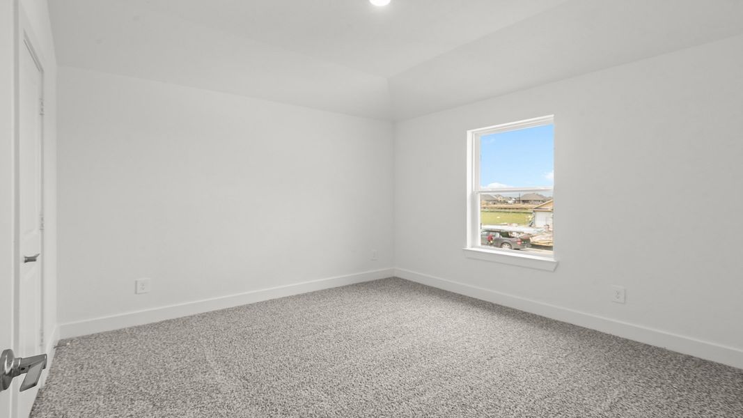 Spacious, unfurnished interior of a new home in Riverside Estates, Mont Belvieu (Image 16).
