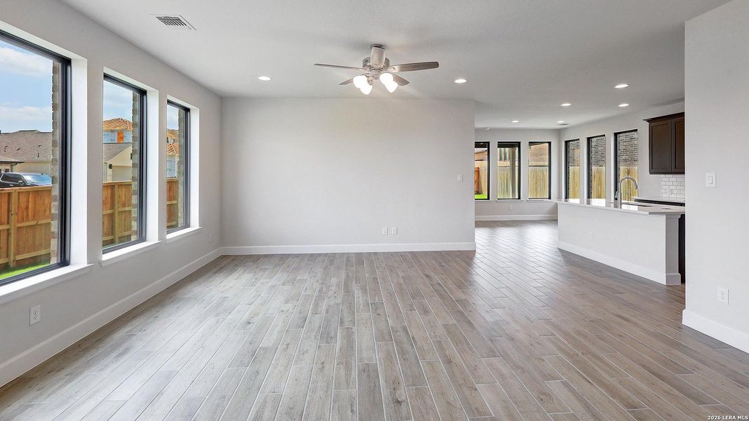 Spacious, unfurnished interior of a new home in Ladera, San Antonio (Image 17). Spacious, unfurnished interior of a new home in Ladera, San Antonio (Image 17).