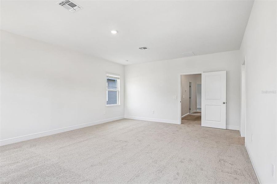 Spacious, unfurnished interior of a new home in Cyrene at Minneola, Minneola (Image 34).
