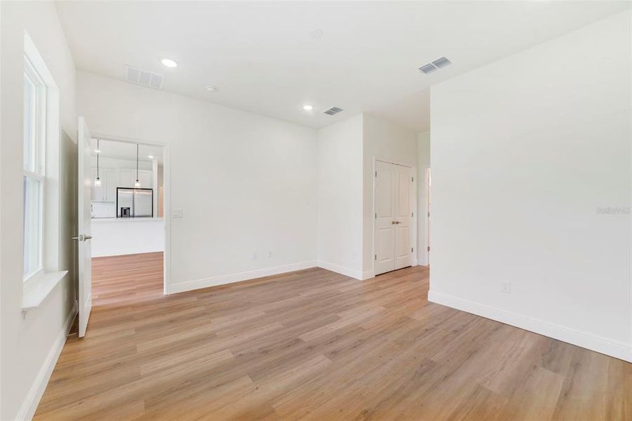 Spacious, unfurnished interior of a new home in , Deland (Image 22).