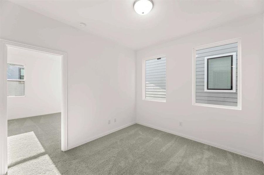 Spacious, unfurnished interior of a new home in Collin Creek, Plano (Image 17).