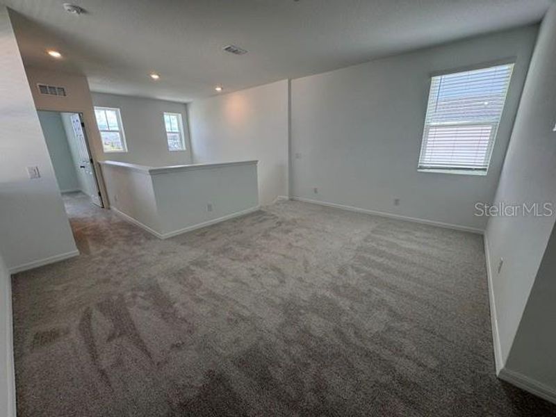 Spacious, unfurnished interior of a new home in Cypress Bluff, Groveland (Image 6).