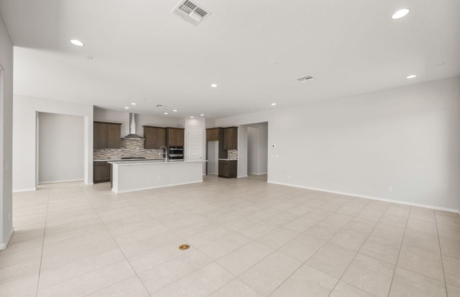 Spacious, unfurnished interior of a new home in Artisan at Asante, Surprise (Image 23). Spacious, unfurnished interior of a new home in Artisan at Asante, Surprise (Image 23).
