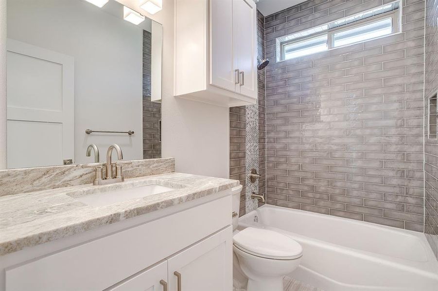 Furnished interior view inside a new home in , Mineral Wells (Image 6).
