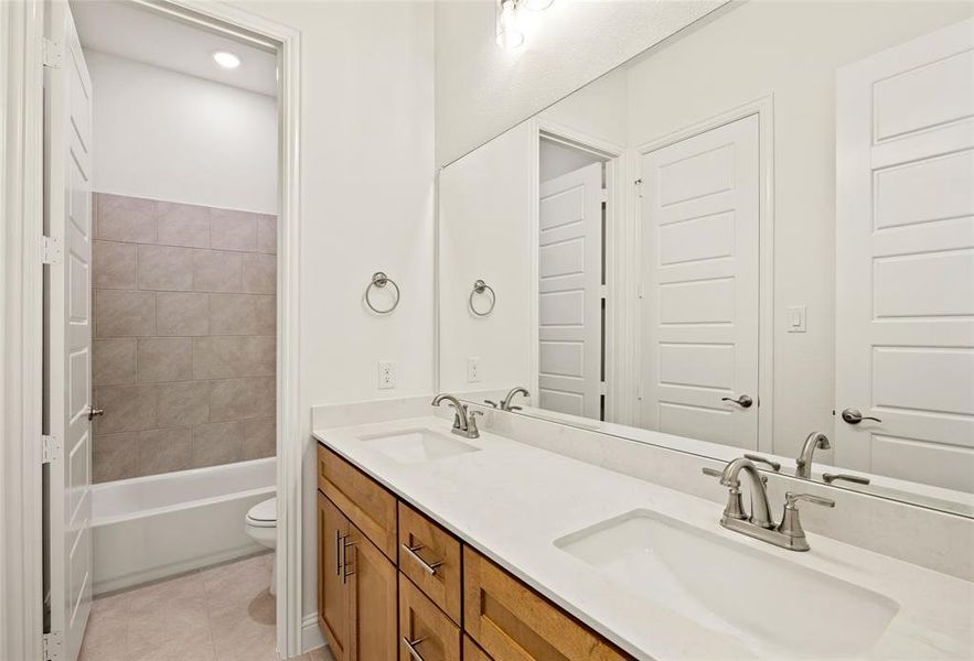 Furnished interior view inside a new home in Myrtle Creek, Waxahachie (Image 6). Furnished interior view inside a new home in Myrtle Creek, Waxahachie (Image 6).