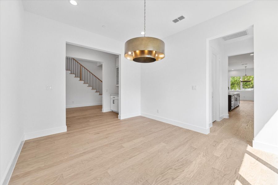 Spacious, unfurnished interior of a new home in , Bellaire (Image 21).