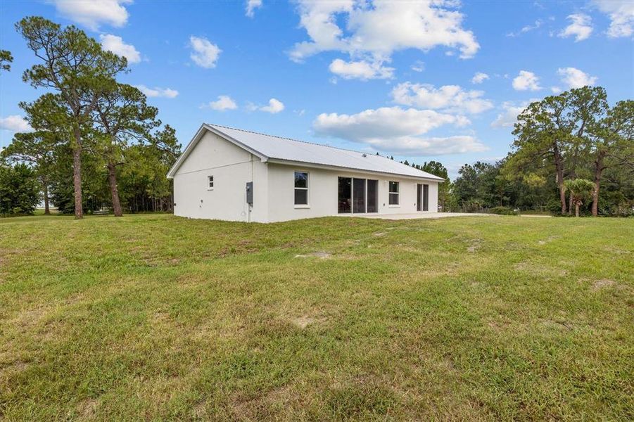 Exterior details and patio area of a home in , Haines City (Image 25).