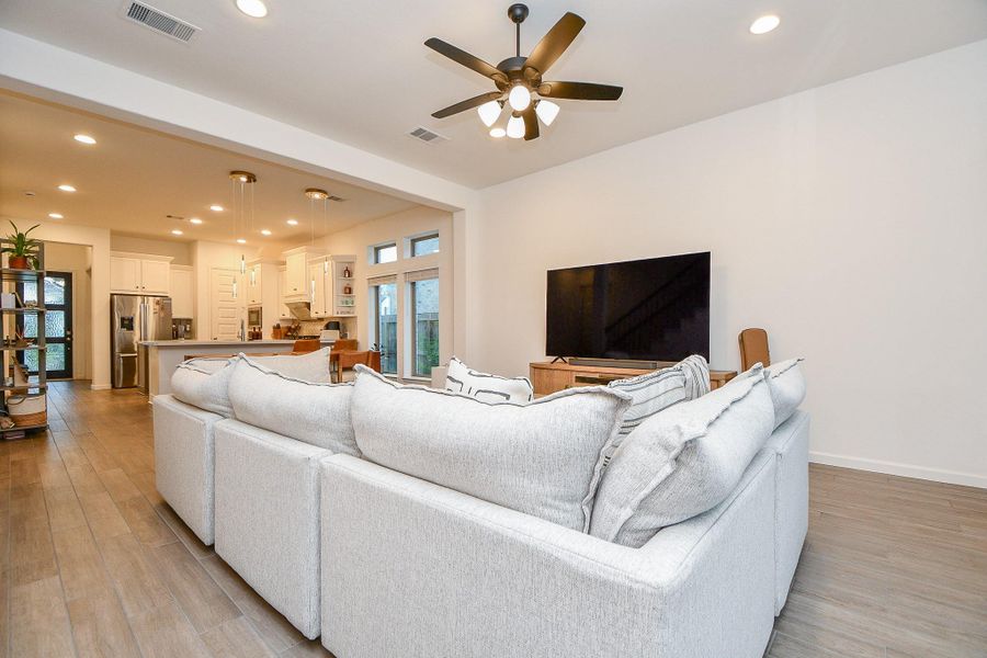 Furnished interior view inside a new home in Harvest Green 45', Richmond (Image 24). Furnished interior view inside a new home in Harvest Green 45', Richmond (Image 24).