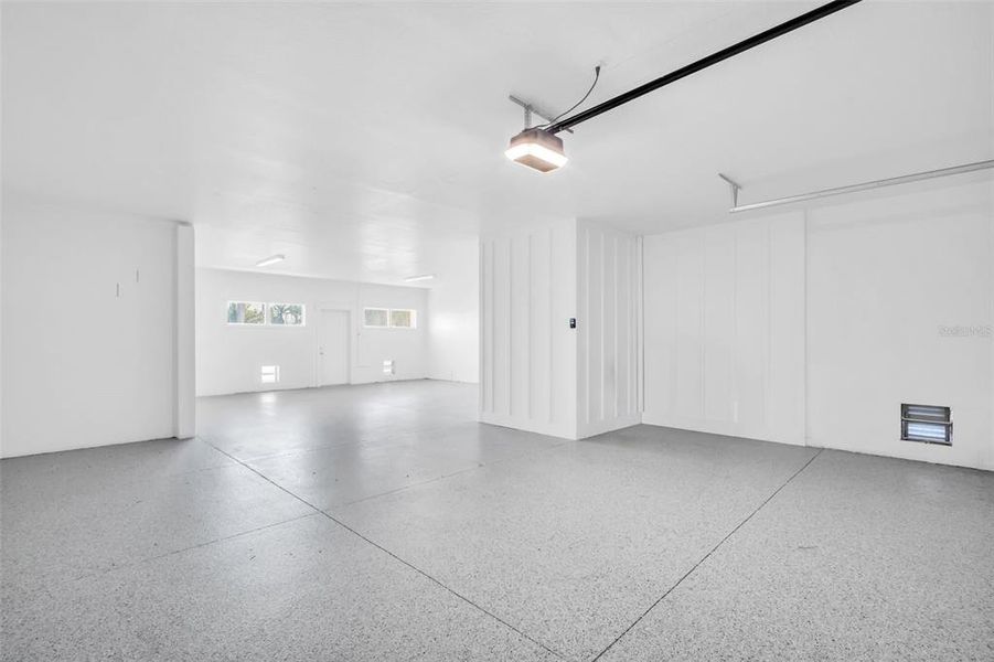 Spacious, unfurnished interior of a new home in , St. Petersburg (Image 23).