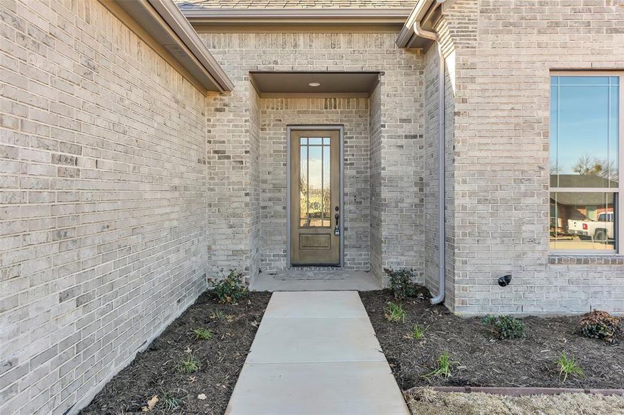 Exterior details and patio area of a home in , Mineral Wells (Image 3).