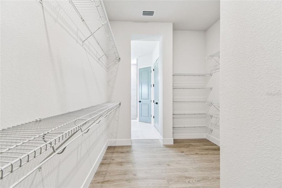 Spacious, unfurnished interior of a new home in Palmera Wellen Park - Classic Series, Venice (Image 28). Spacious, unfurnished interior of a new home in Palmera Wellen Park - Classic Series, Venice (Image 28).