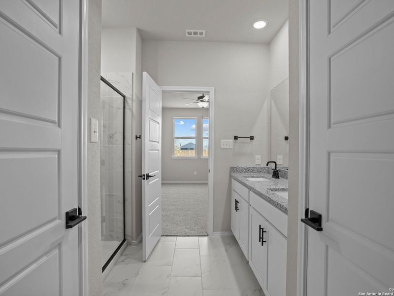 Furnished interior view inside a new home in Hannah Heights, Seguin (Image 11).
