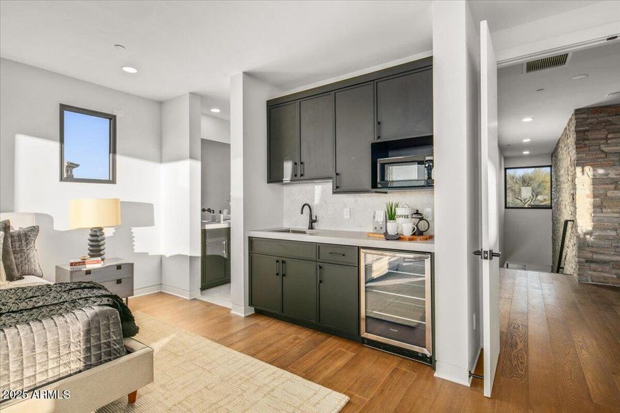 080-Upstairs Suite ~ Wet Bar 080-Upstairs Suite ~ Wet Bar