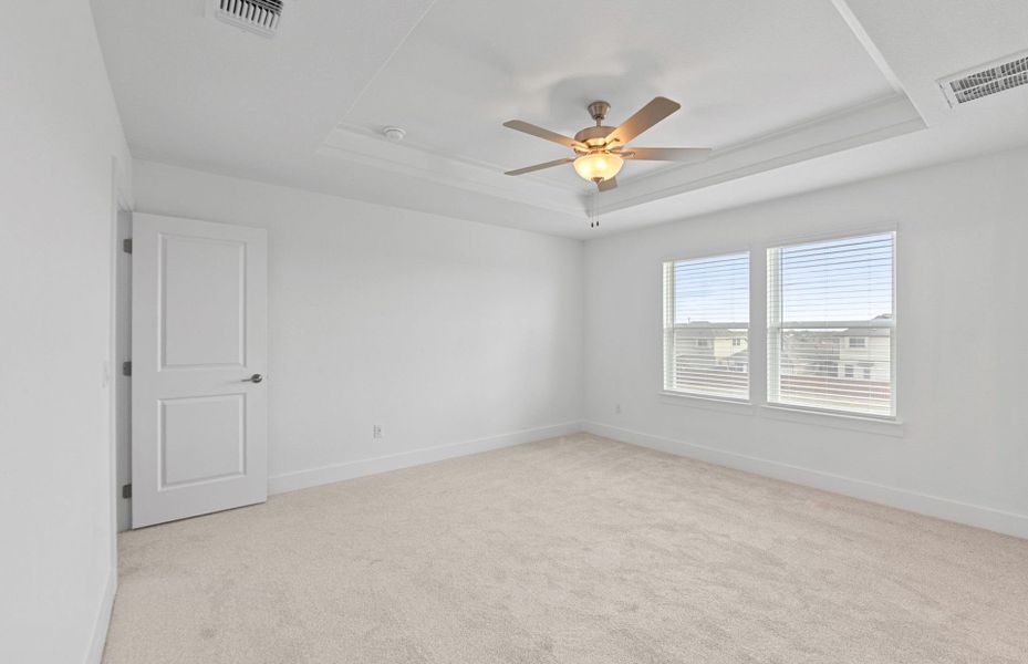 Spacious, unfurnished interior of a new home in Crosswinds, Kyle (Image 23).