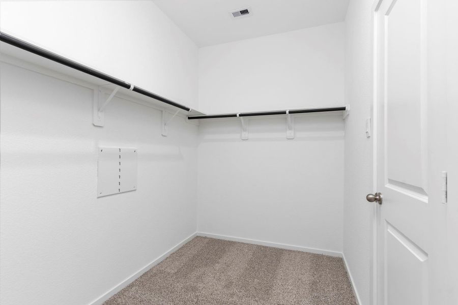 Spacious, unfurnished interior of a new home in Holly Ridge, Rosenberg (Image 25).