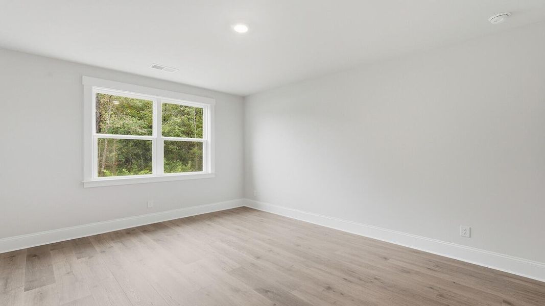 Spacious, unfurnished interior of a new home in Sheep Island, Summerville (Image 35).