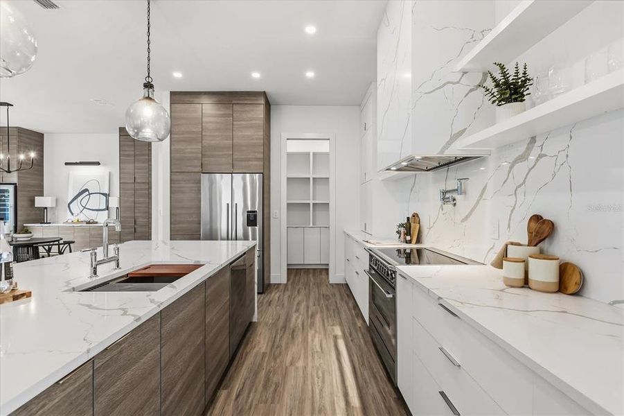 Furnished interior view inside a new home in , Orlando (Image 37).