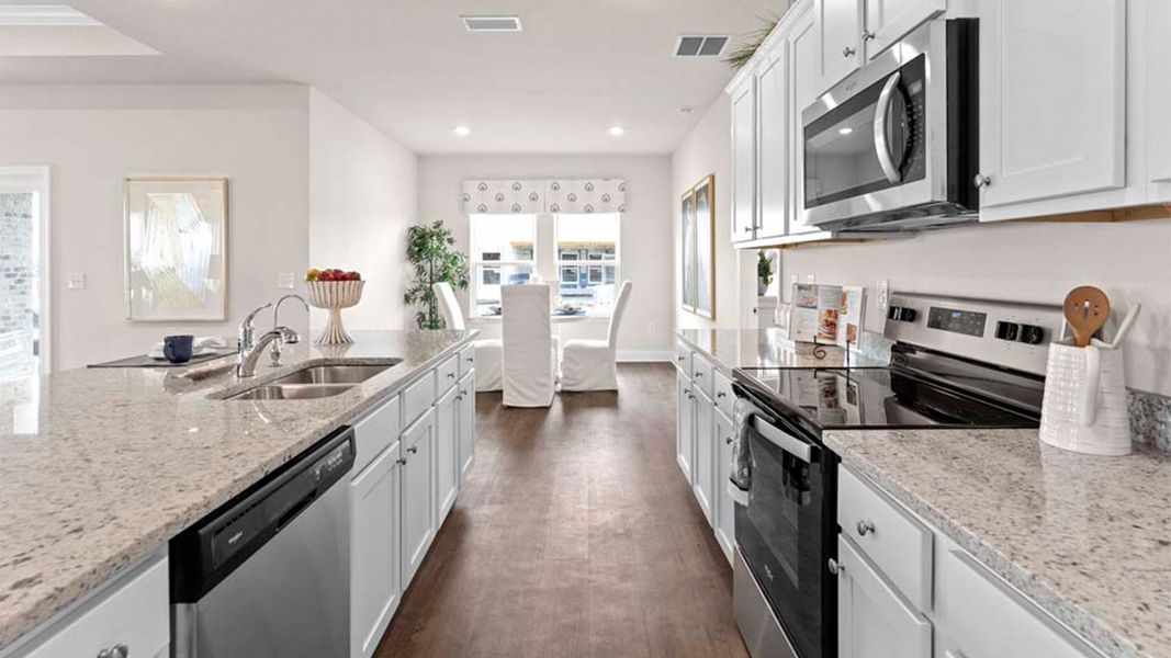 Furnished interior view inside a new home in Liberty, Panama City (Image 17).