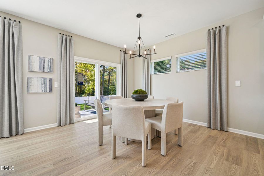 8 - Dining 8 - Dining