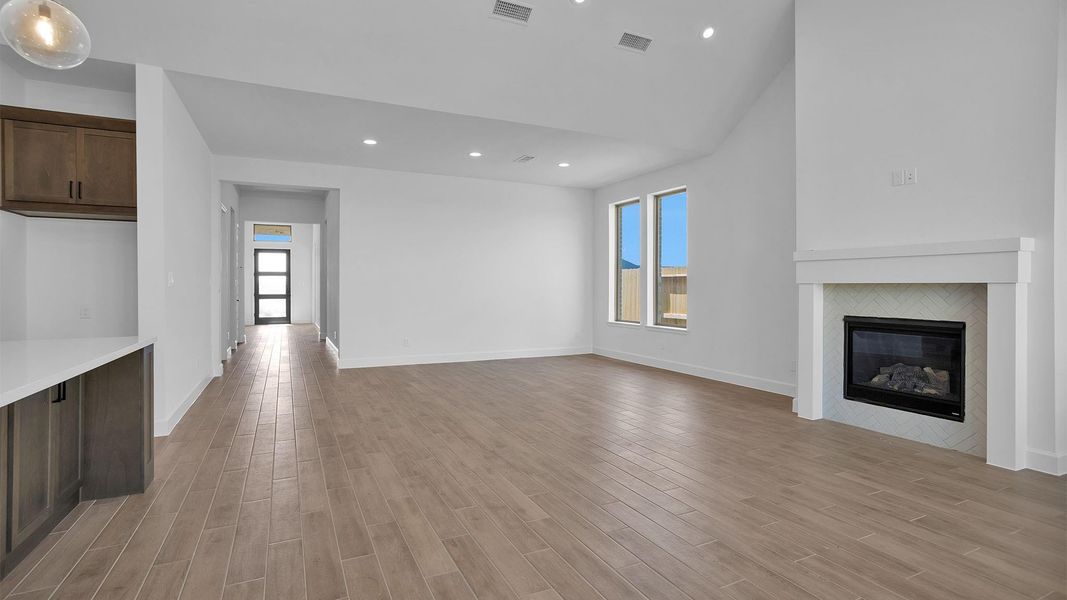Spacious, unfurnished interior of a new home in Cross Creek West 55', Fulshear (Image 7). Spacious, unfurnished interior of a new home in Cross Creek West 55', Fulshear (Image 7).