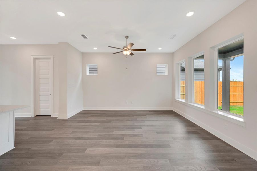 Spacious, unfurnished interior of a new home in Elyson 40', Katy (Image 17).