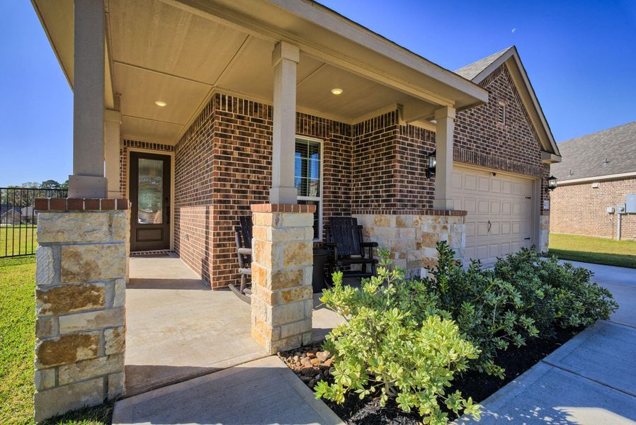 Exterior details and patio area of a home in Wedgewood Forest, Conroe (Image 4). Exterior details and patio area of a home in Wedgewood Forest, Conroe (Image 4).