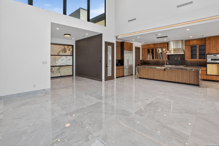 Spacious, unfurnished interior of a new home in , San Antonio (Image 23).