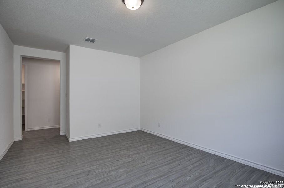 Spacious, unfurnished interior of a new home in The Reserve at Potranco Oaks, Castroville (Image 31).