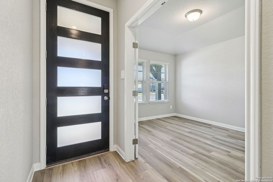 Spacious, unfurnished interior of a new home in Catalina, Converse (Image 37).