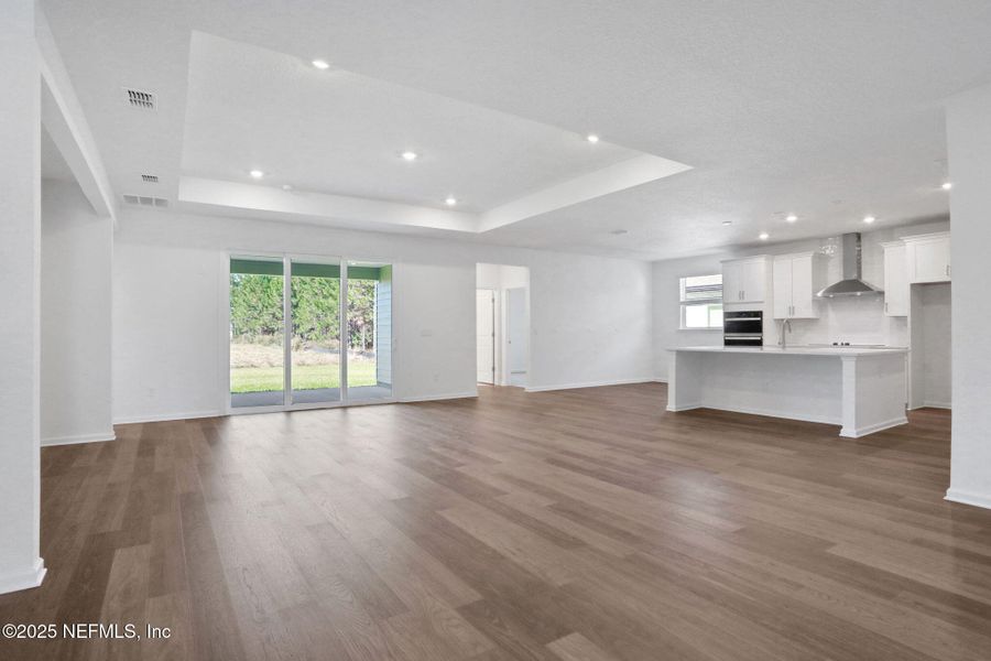 Spacious, unfurnished interior of a new home in Hyland Trail, Green Cove Springs (Image 29).