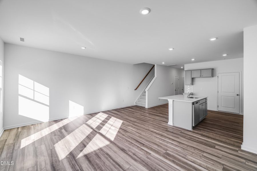 SUN_LawsonTownes_Pic_Cameron_Dining_1of1