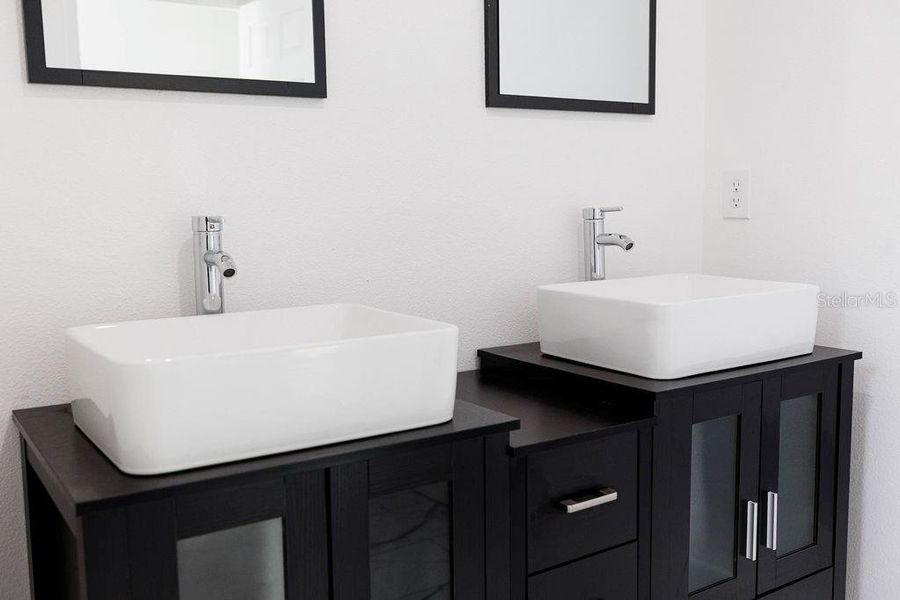 Close-up of interior finishes inside a home in , Apopka (Image 7).