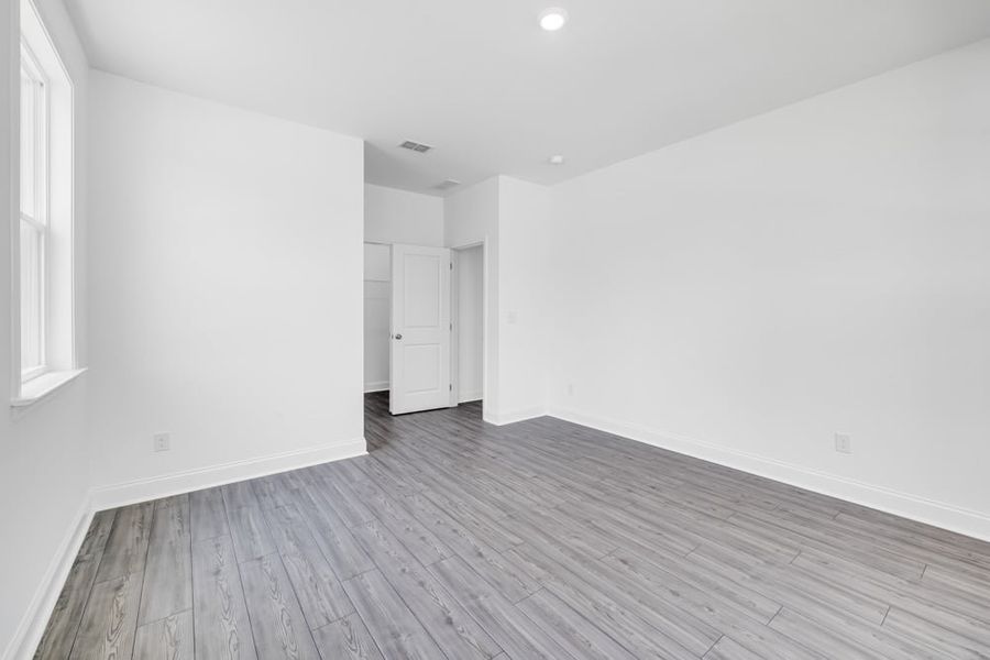 Spacious, unfurnished interior of a new home in Auburn Glen, Dacula (Image 20).