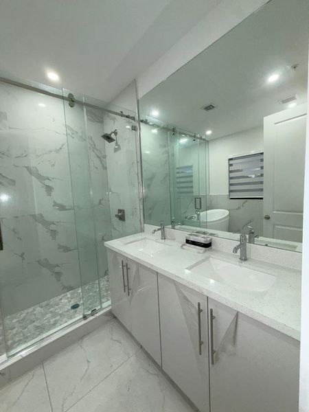 BATHROOM B 1641 BATHROOM B 1641