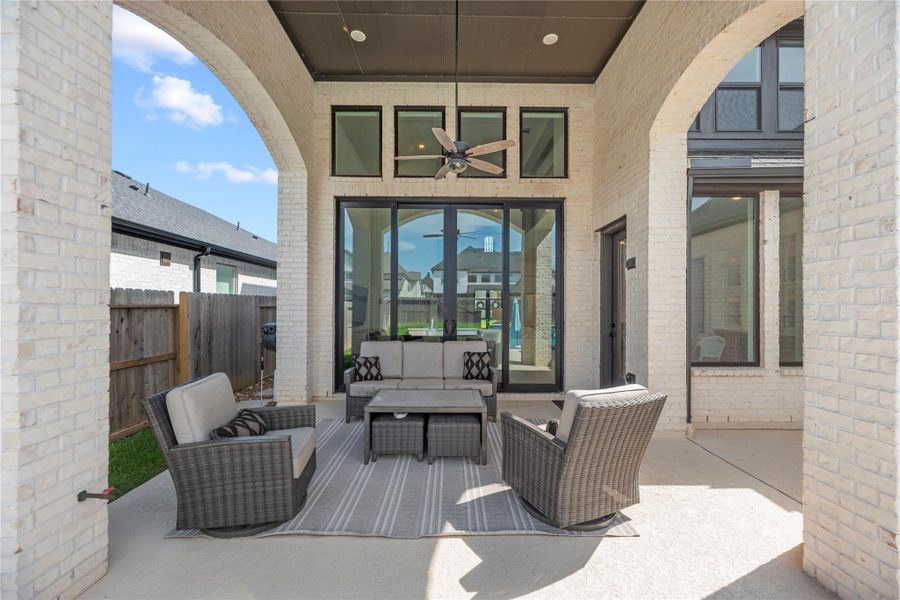 Exterior details and patio area of a home in Sienna, Missouri City (Image 27).