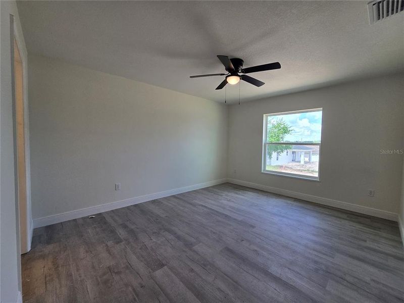 Spacious, unfurnished interior of a new home in , Ocala (Image 21).