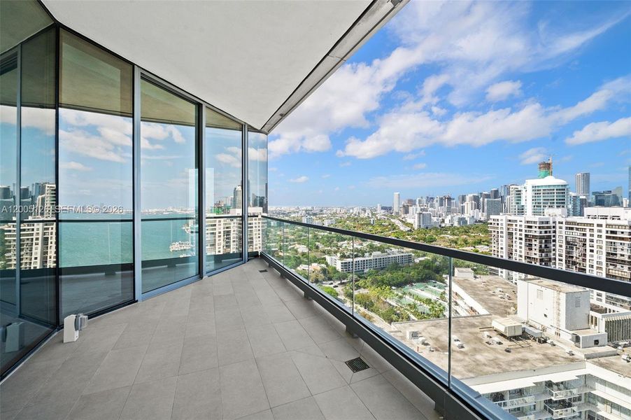 Condo located in Miami, FL showcasing its design and architecture (Image 22).