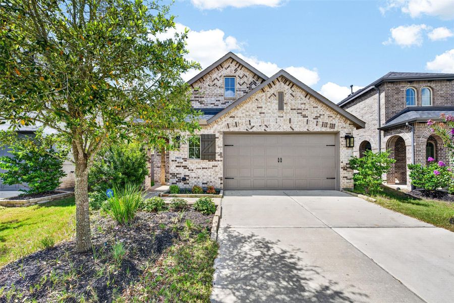 Front exterior of a new home in Cross Creek Ranch: 40ft. lots, Fulshear, TX, highlighting curb appeal (Image 2). Front exterior of a new home in Cross Creek Ranch: 40ft. lots, Fulshear, TX, highlighting curb appeal (Image 2).