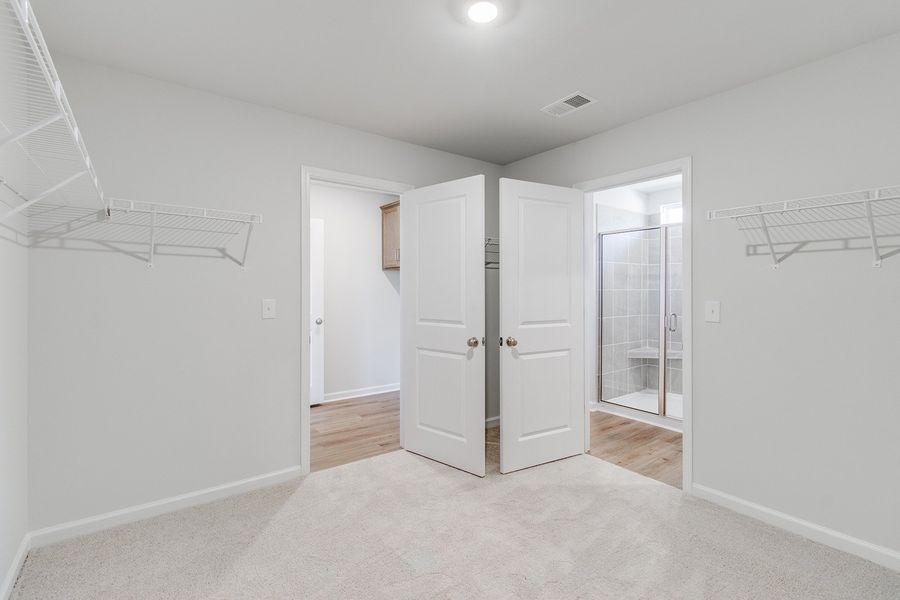 Spacious, unfurnished interior of a new home in Bluefield, Lexington (Image 25). Spacious, unfurnished interior of a new home in Bluefield, Lexington (Image 25).