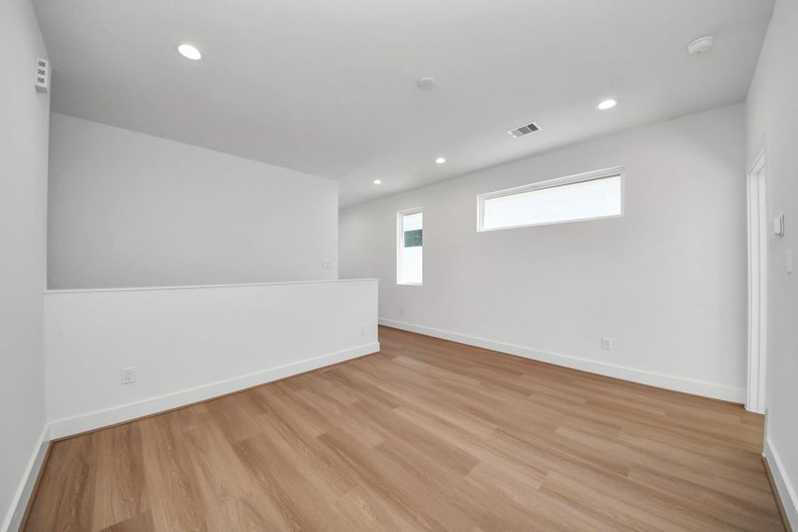 Spacious, unfurnished interior of a new home in Piccolina, Houston (Image 30).
