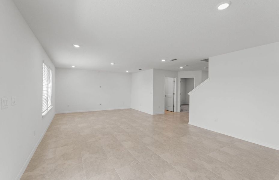 Spacious, unfurnished interior of a new home in Wells Landing, Jacksonville (Image 15).