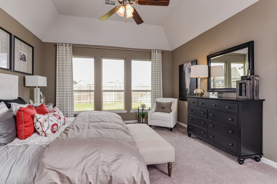 Furnished interior view inside a new home in Edgewater, Bryan (Image 12).