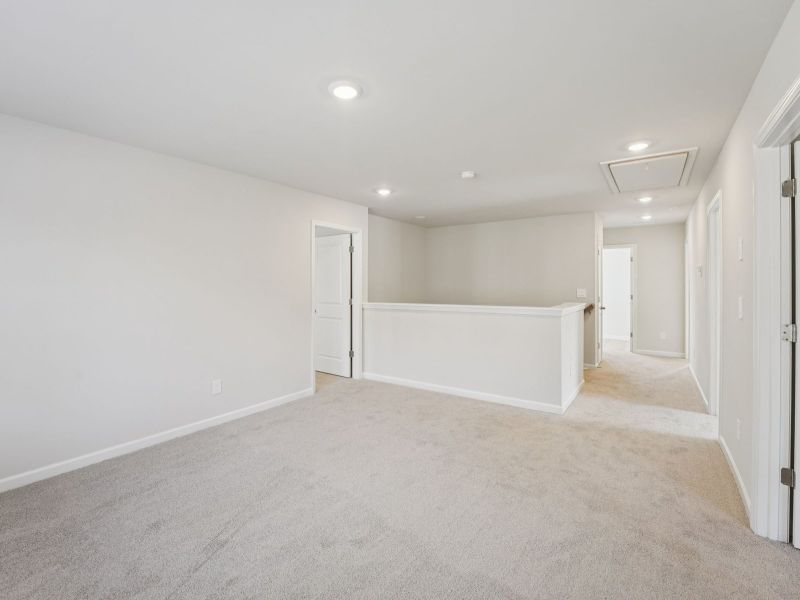 Spacious, unfurnished interior of a new home in Westmont Preserve, Powder Springs (Image 16).