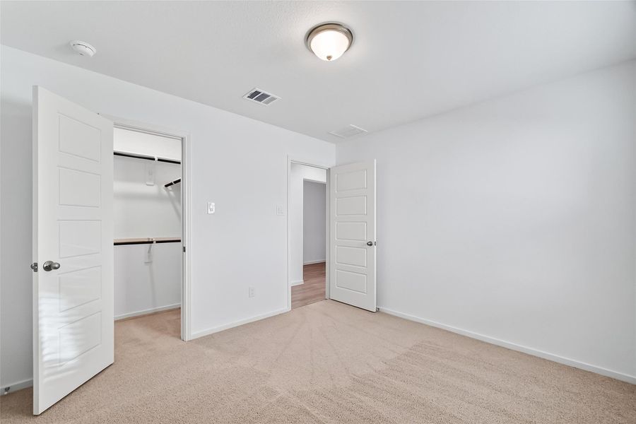 Spacious, unfurnished interior of a new home in Rollingbrook Estates, Baytown (Image 34).