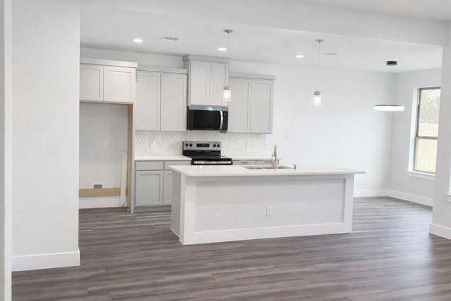 Furnished interior view inside a new home in , Alvarado (Image 11).